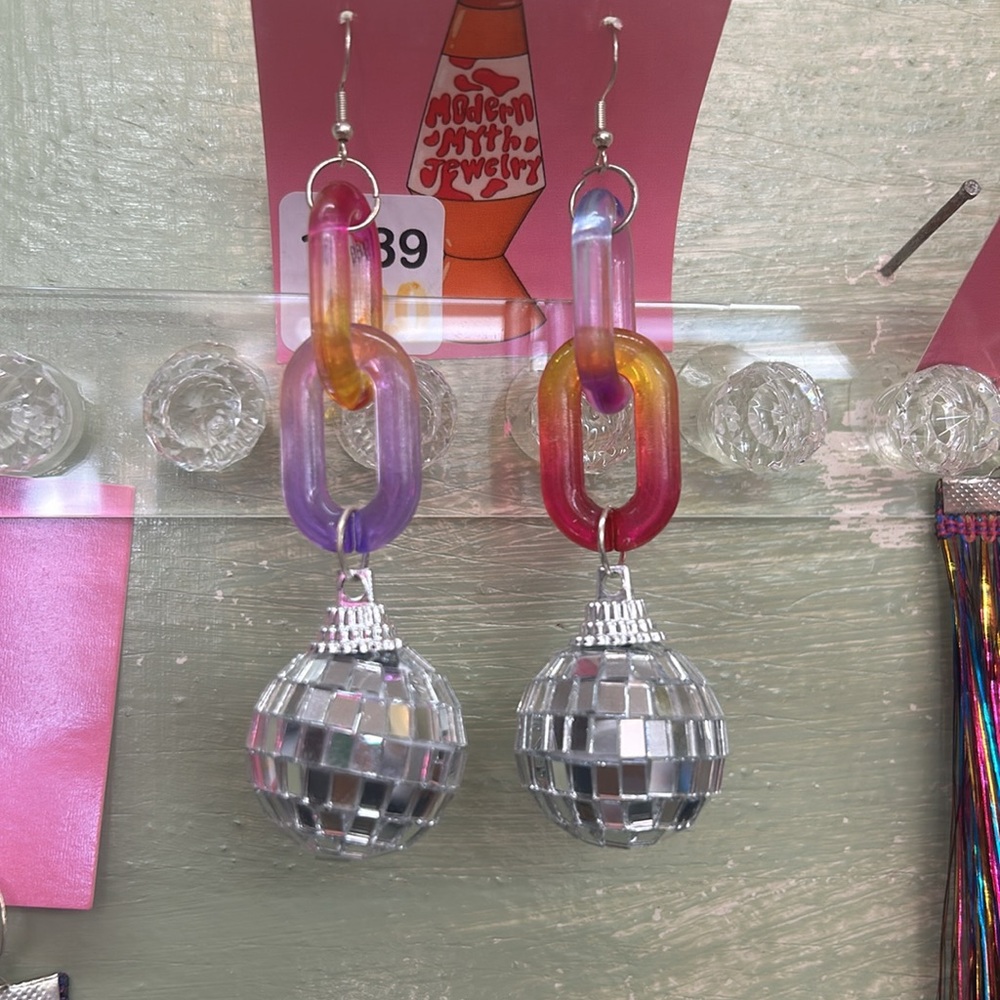 Tinsel earrings - Picture 4 of 4